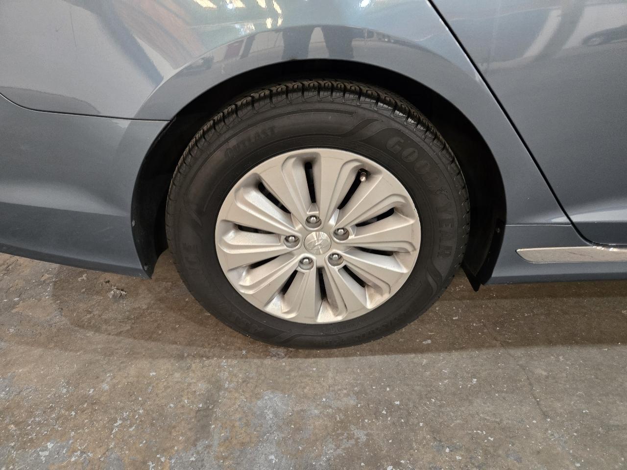 Hyundai Sonata Hybrid 4dr Sdn SE 2016