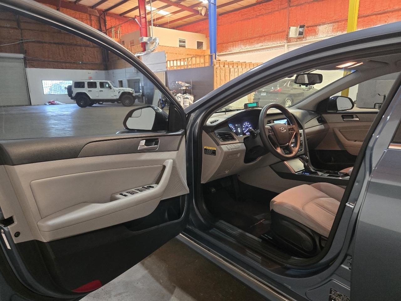 Hyundai Sonata Hybrid 4dr Sdn SE 2016