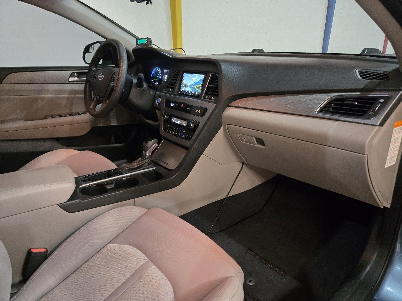 Hyundai Sonata Hybrid 4dr Sdn SE 2016
