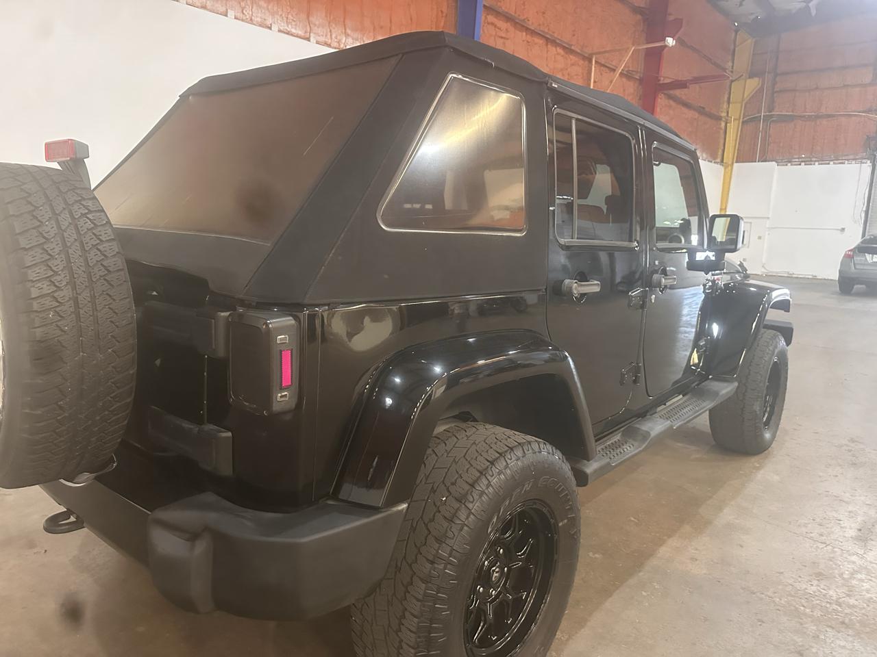 Jeep Wrangler RWD 4dr Unlimited Sahara 2008