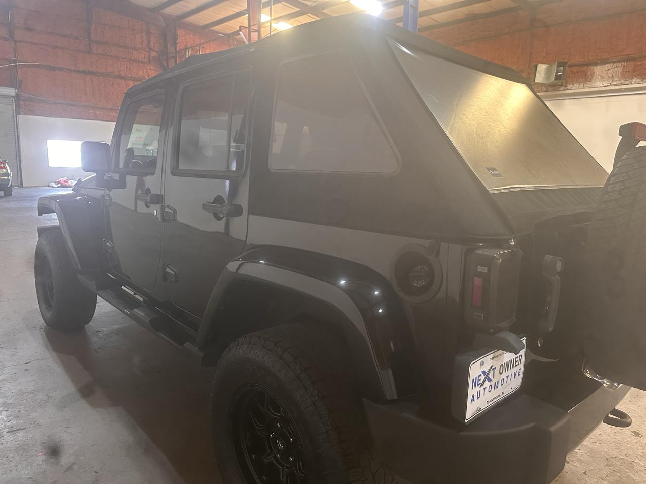 Jeep Wrangler RWD 4dr Unlimited Sahara 2008