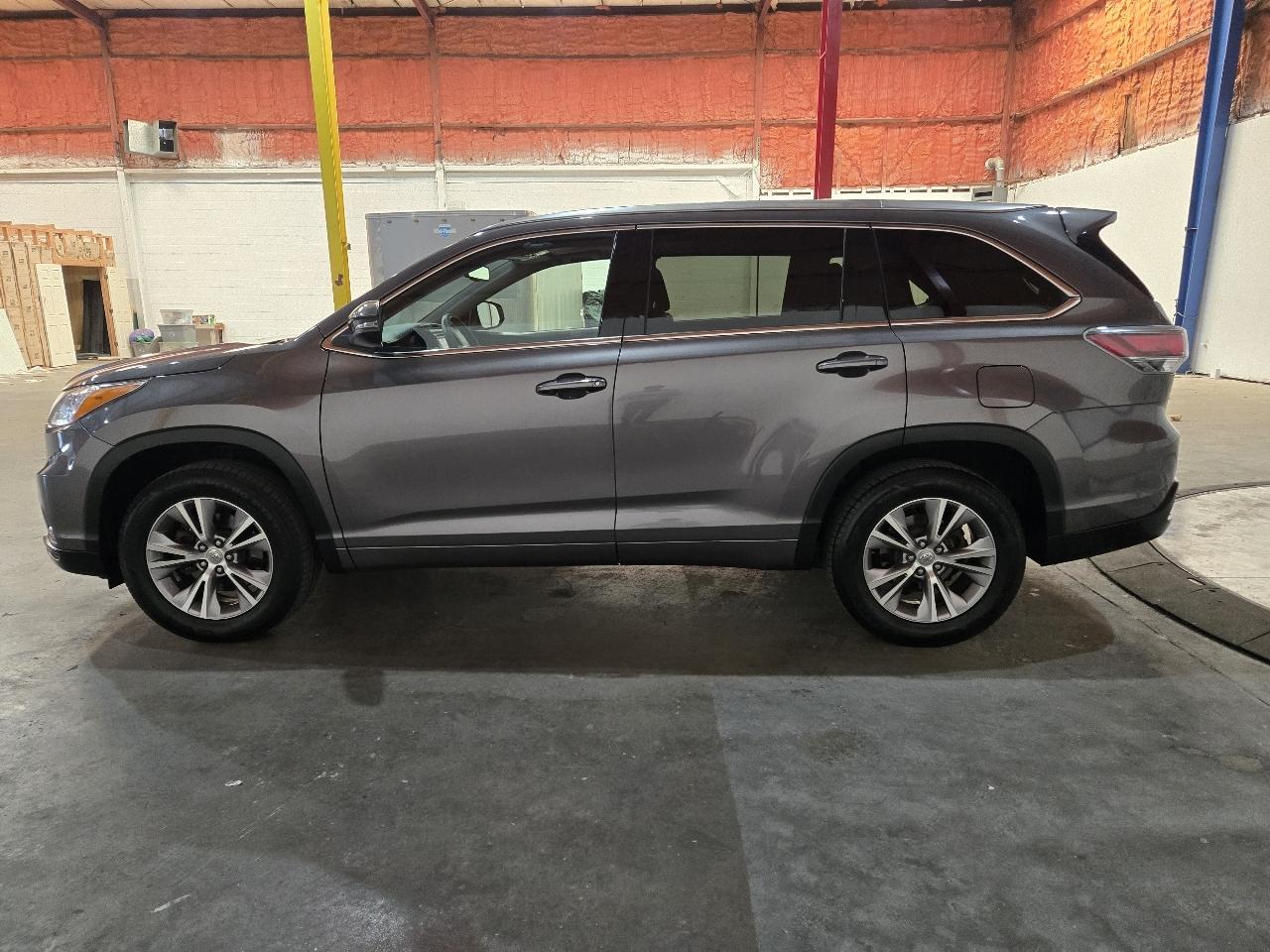 Toyota Highlander FWD 4dr V6 XLE (Natl) 2015