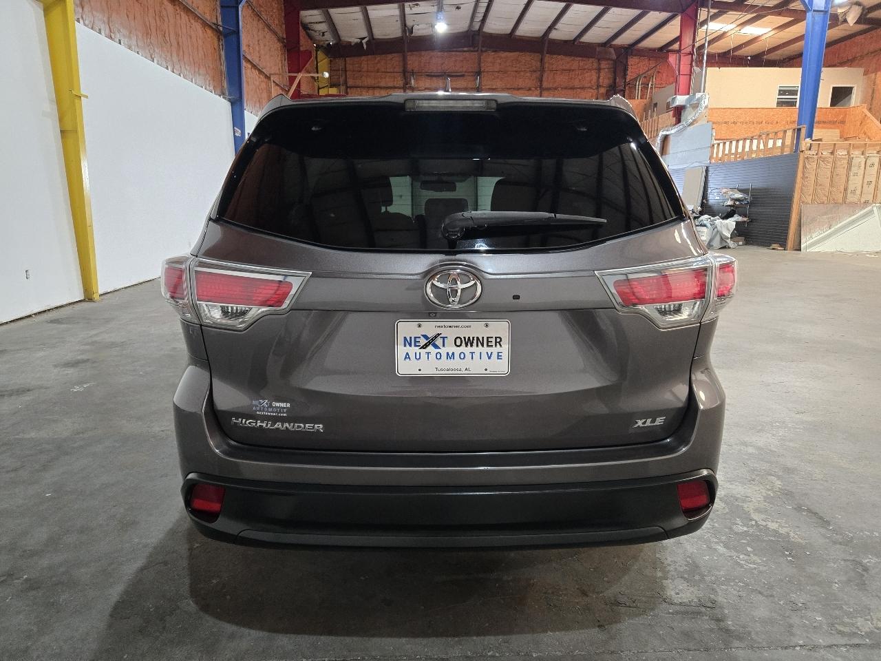 Toyota Highlander FWD 4dr V6 XLE (Natl) 2015
