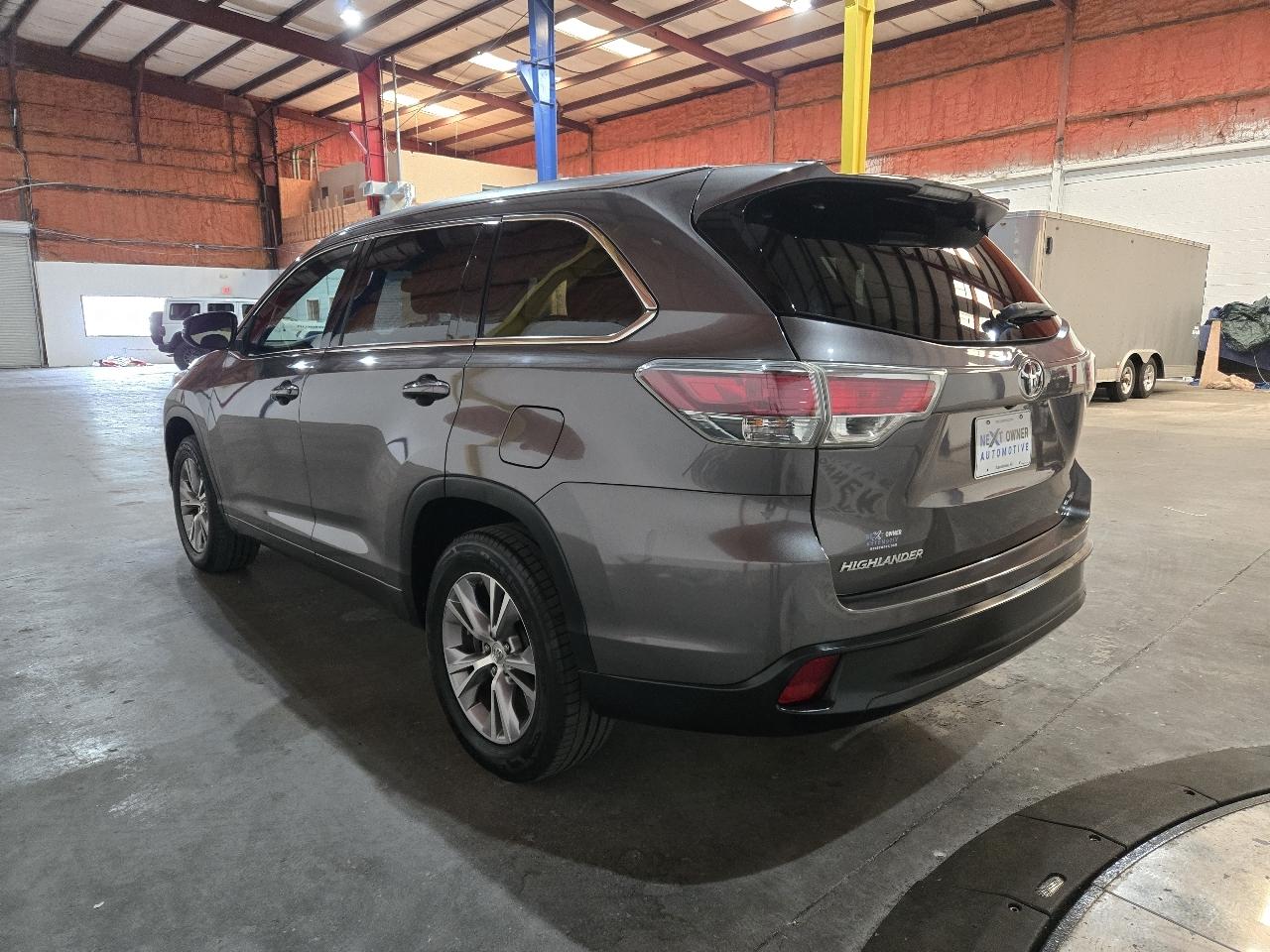 Toyota Highlander FWD 4dr V6 XLE (Natl) 2015