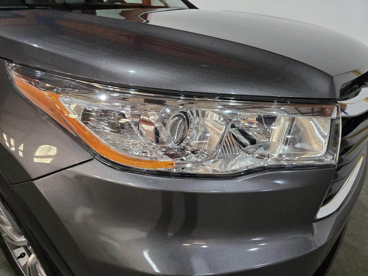 Toyota Highlander FWD 4dr V6 XLE (Natl) 2015