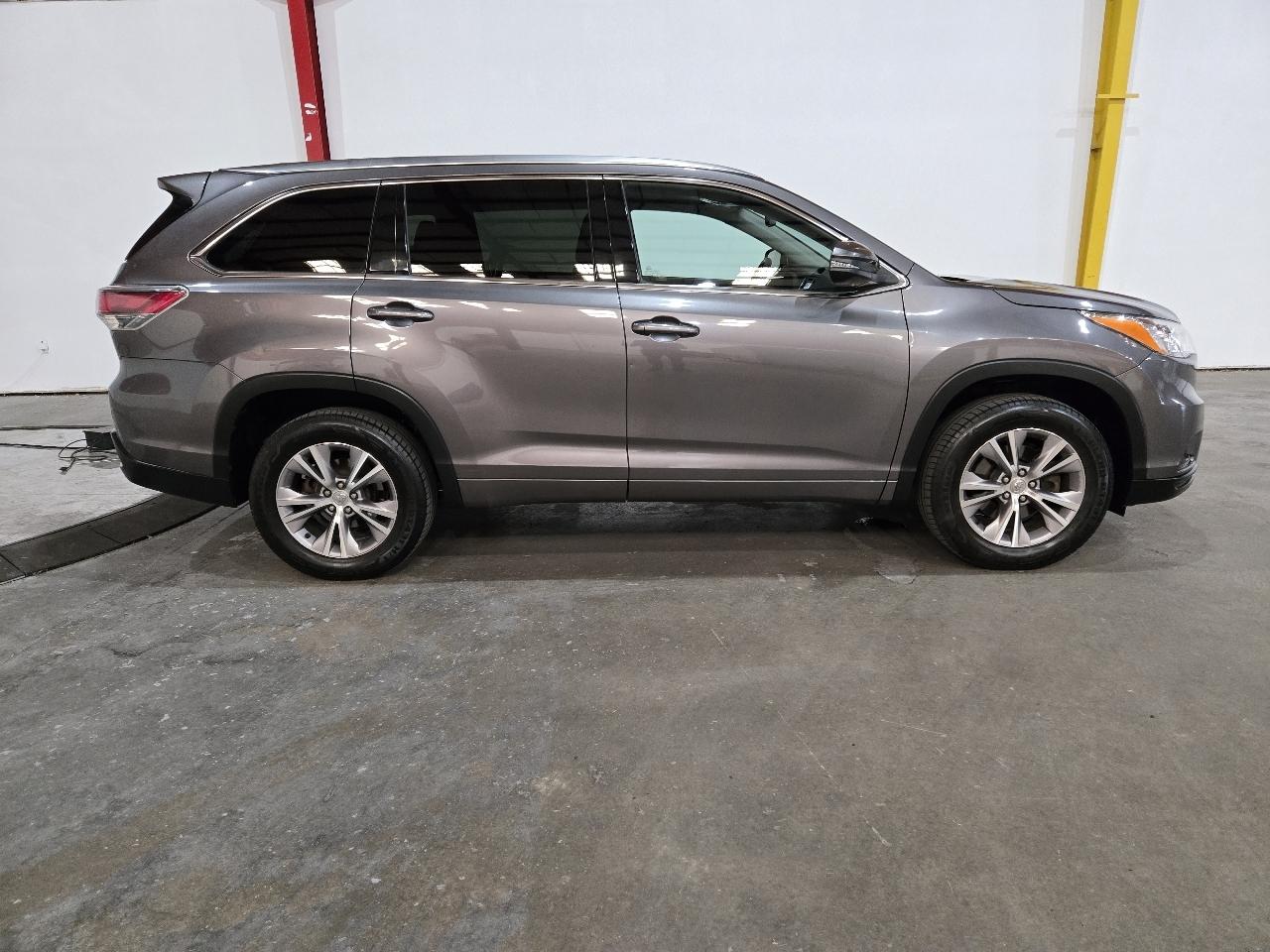 Toyota Highlander FWD 4dr V6 XLE (Natl) 2015