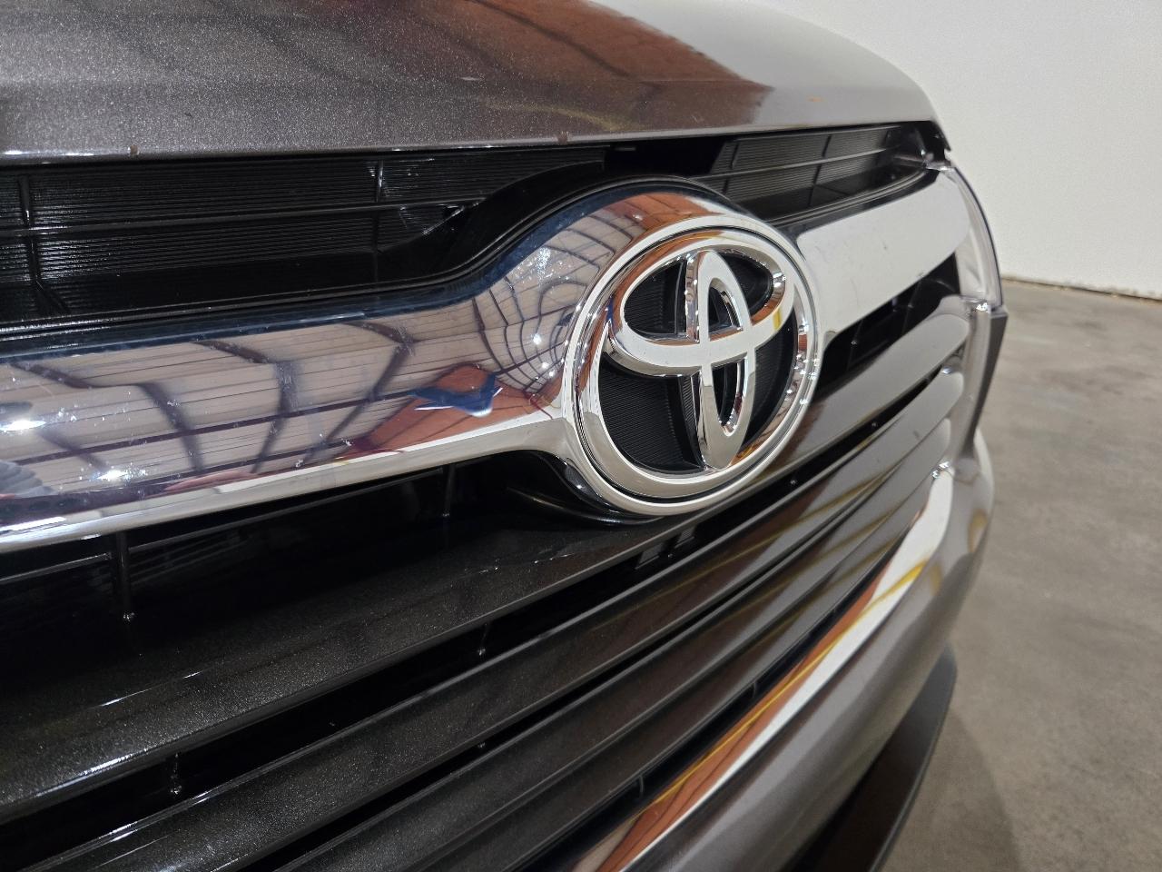 Toyota Highlander FWD 4dr V6 XLE (Natl) 2015