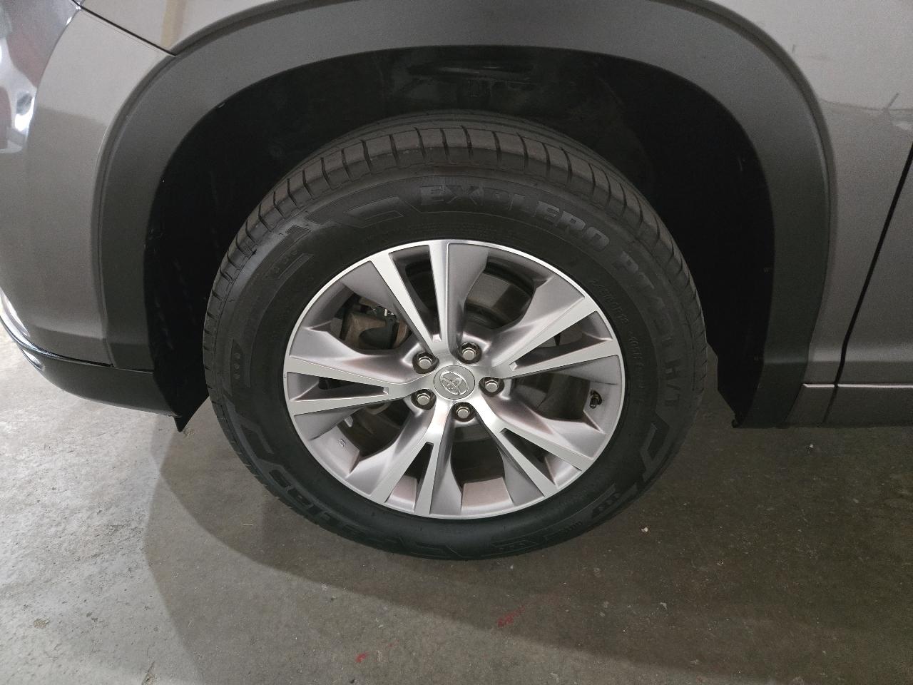 Toyota Highlander FWD 4dr V6 XLE (Natl) 2015