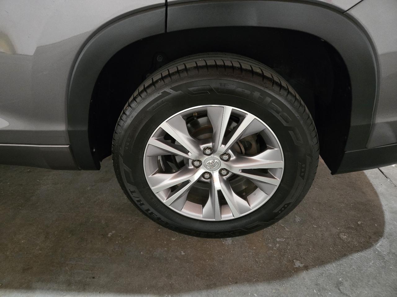 Toyota Highlander FWD 4dr V6 XLE (Natl) 2015