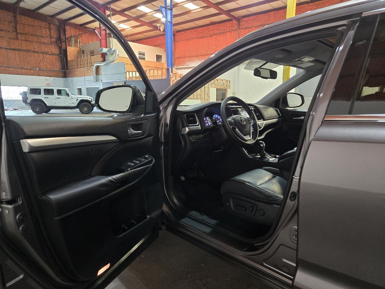 Toyota Highlander FWD 4dr V6 XLE (Natl) 2015