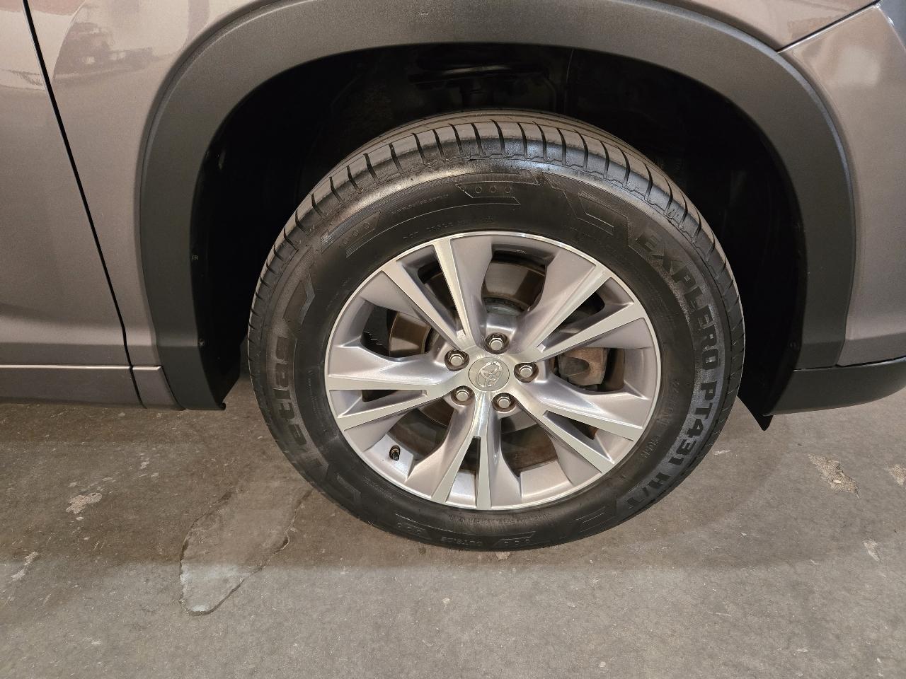 Toyota Highlander FWD 4dr V6 XLE (Natl) 2015