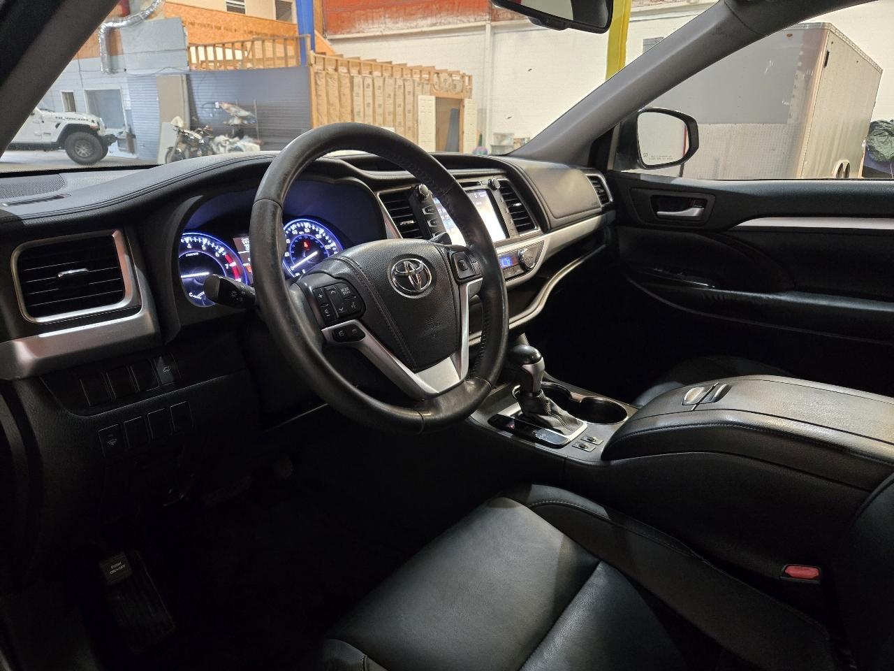Toyota Highlander FWD 4dr V6 XLE (Natl) 2015