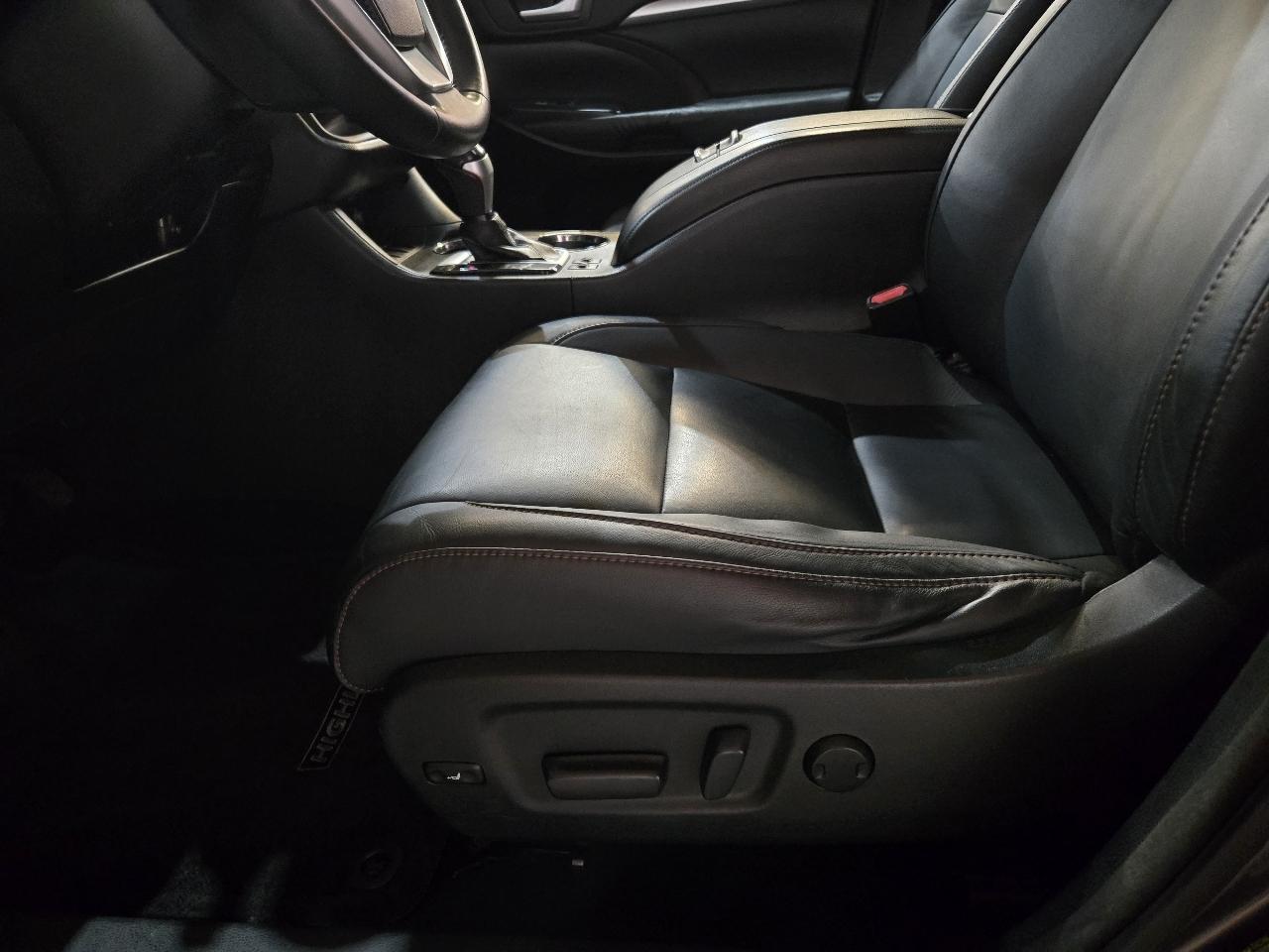 Toyota Highlander FWD 4dr V6 XLE (Natl) 2015