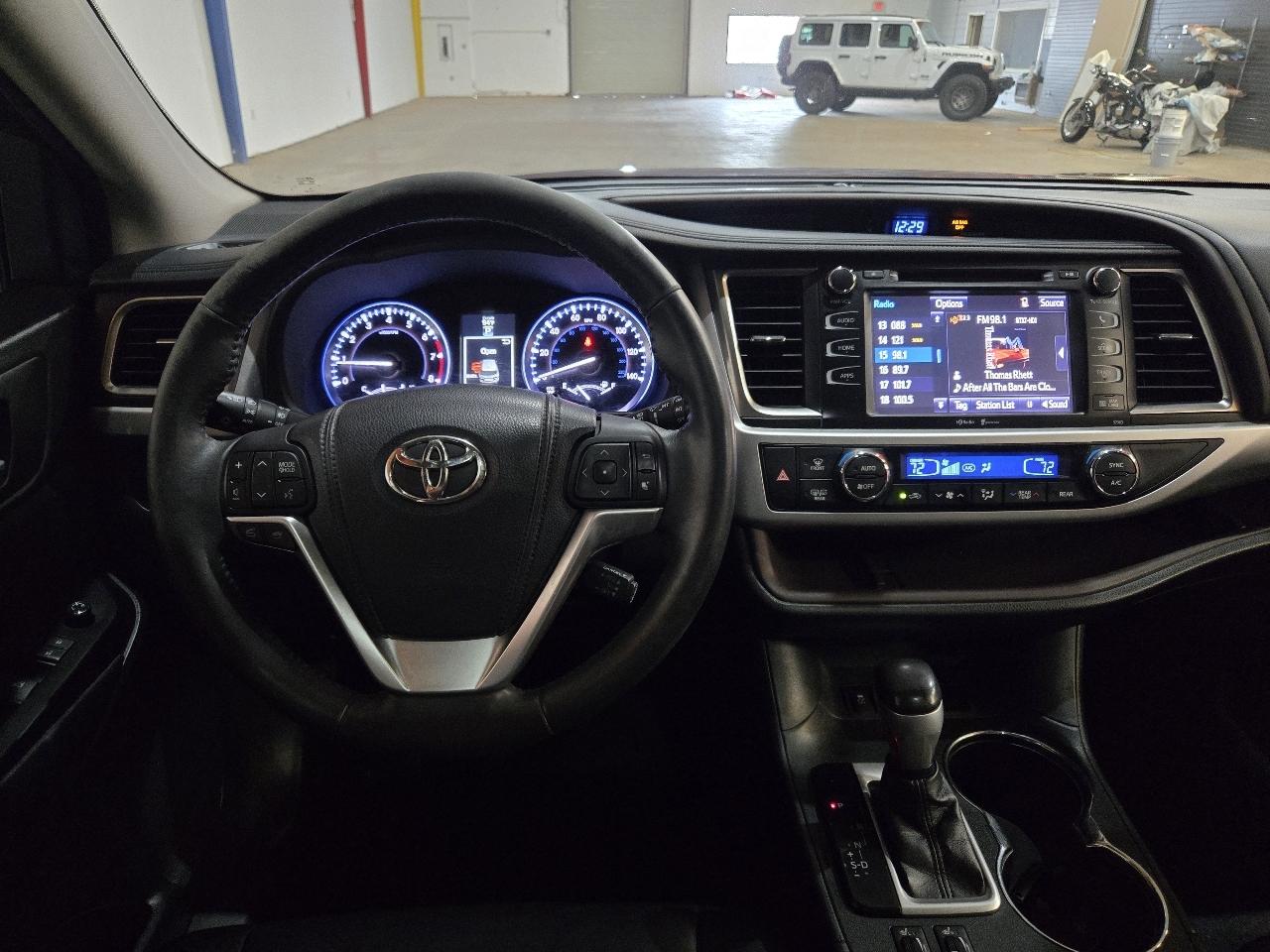 Toyota Highlander FWD 4dr V6 XLE (Natl) 2015