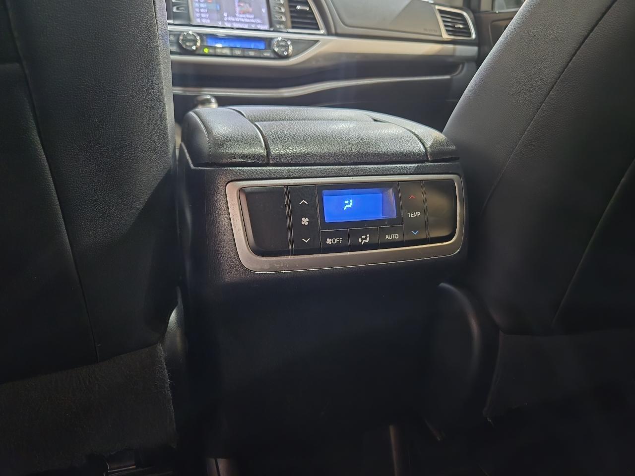 Toyota Highlander FWD 4dr V6 XLE (Natl) 2015