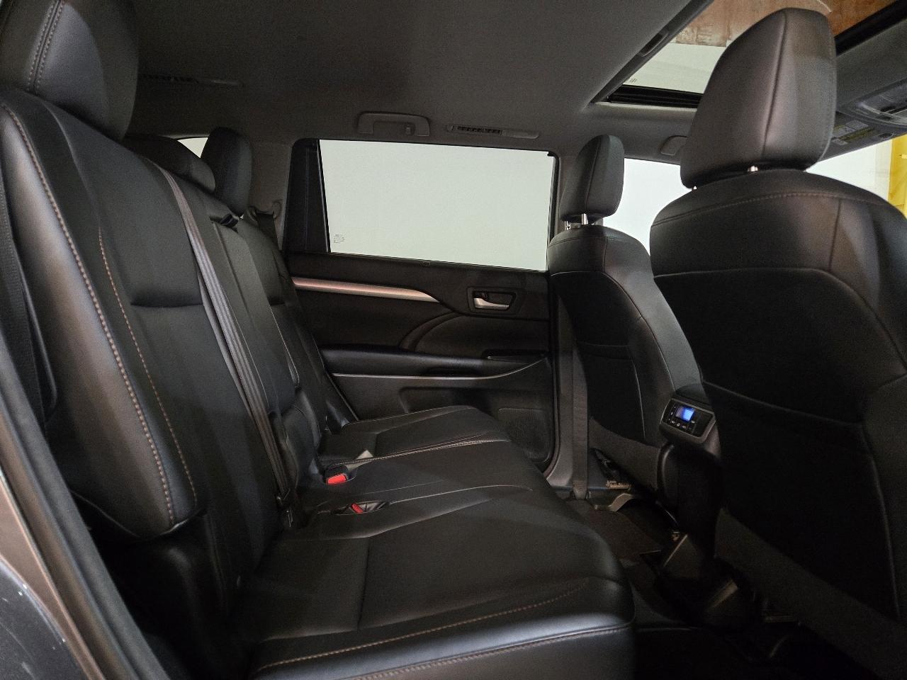 Toyota Highlander FWD 4dr V6 XLE (Natl) 2015