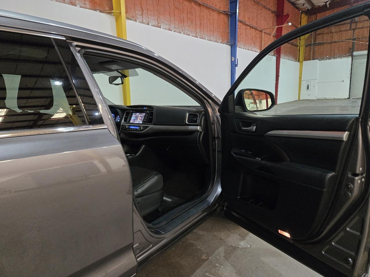 Toyota Highlander FWD 4dr V6 XLE (Natl) 2015