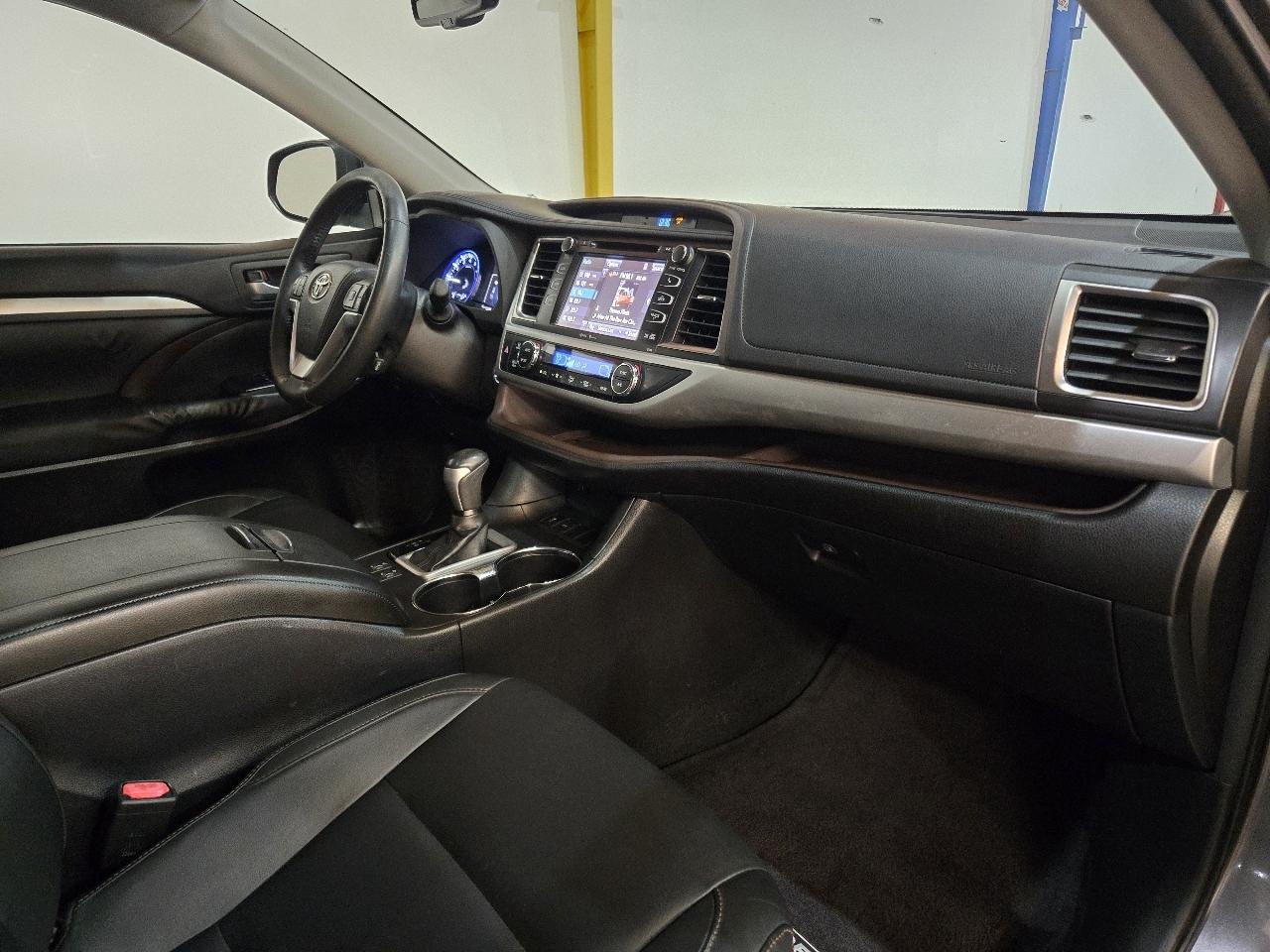 Toyota Highlander FWD 4dr V6 XLE (Natl) 2015