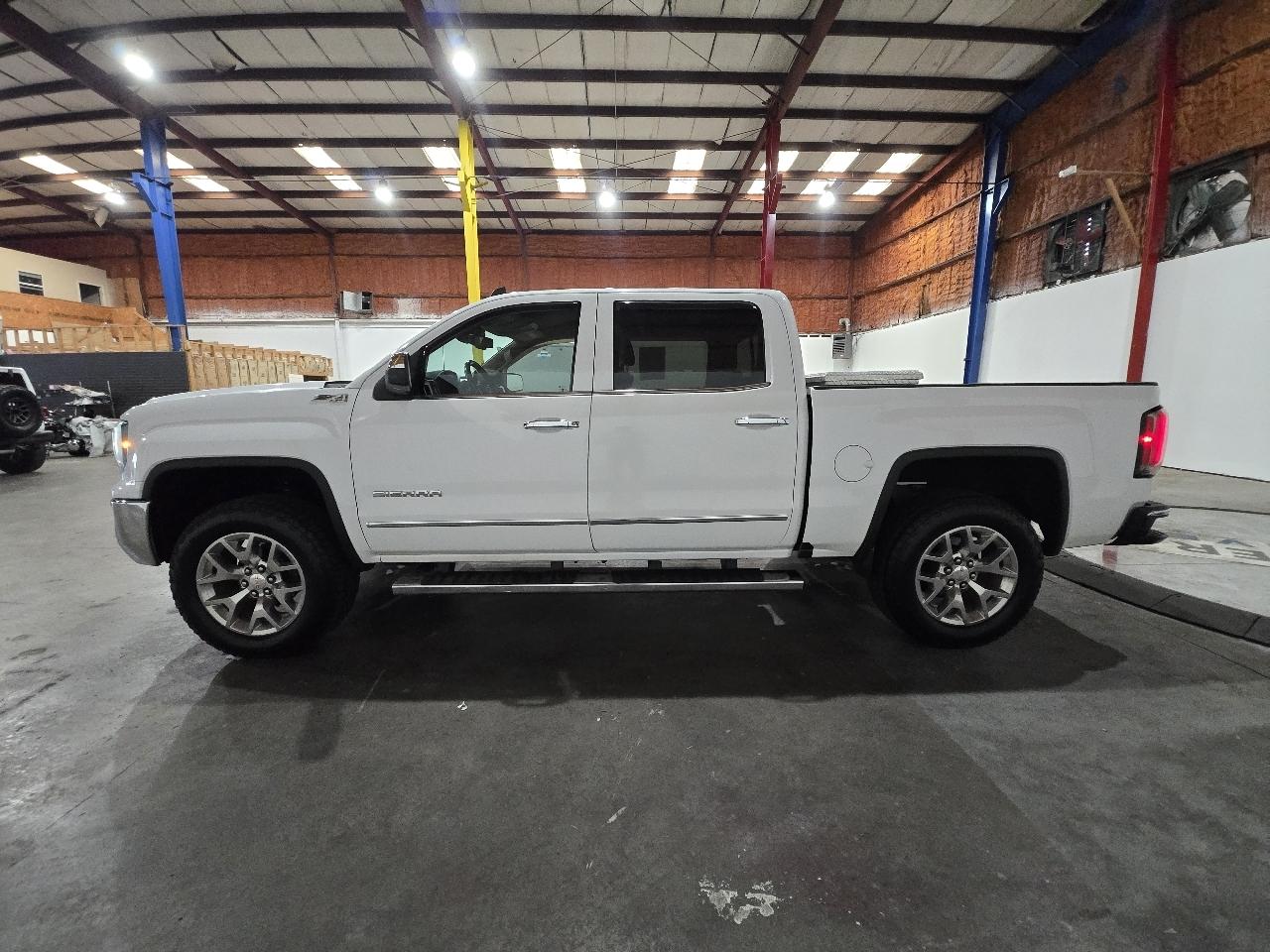 GMC Sierra 1500 4WD Crew Cab 143.5" SLT 2018