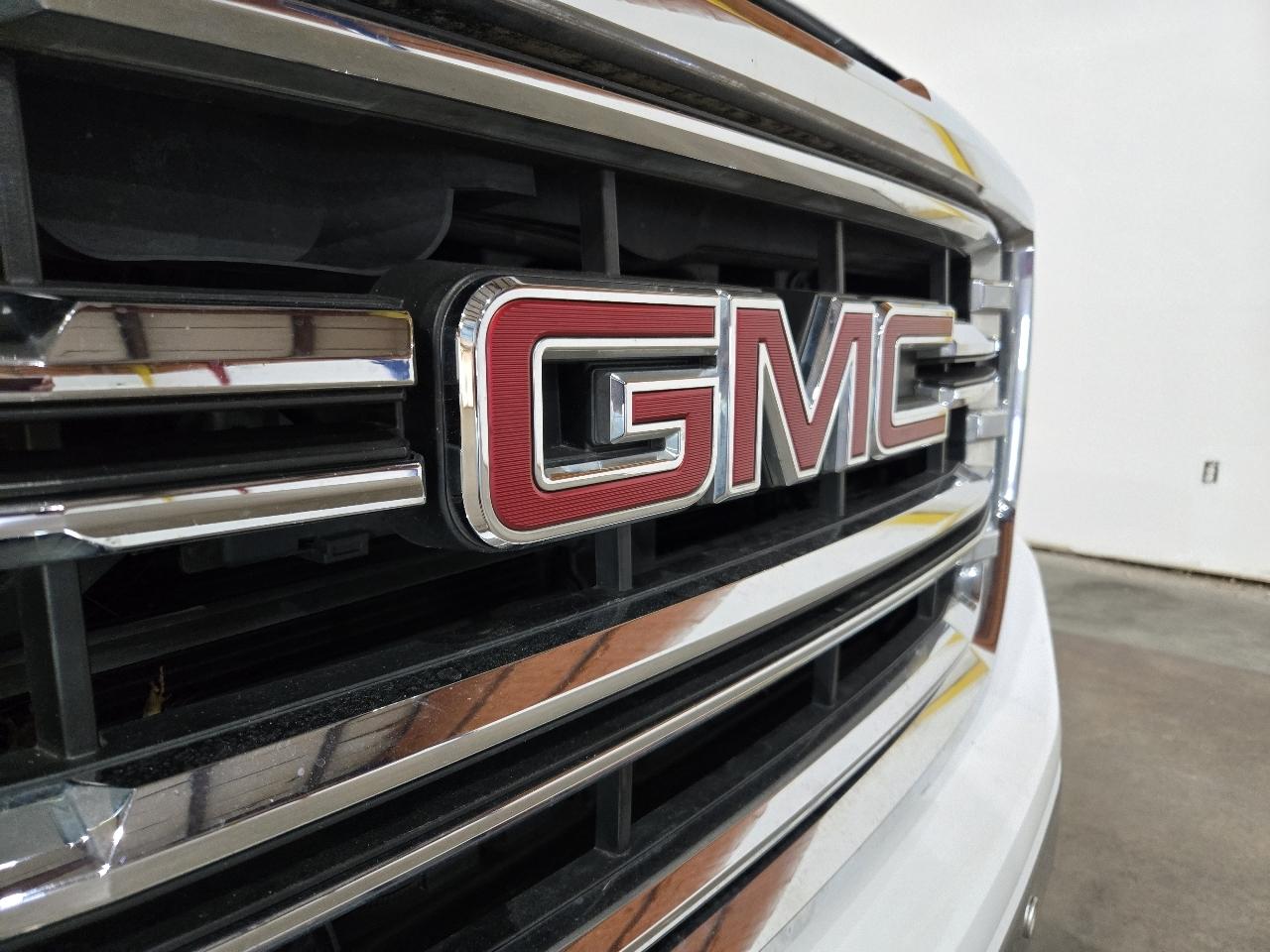 GMC Sierra 1500 4WD Crew Cab 143.5" SLT 2018