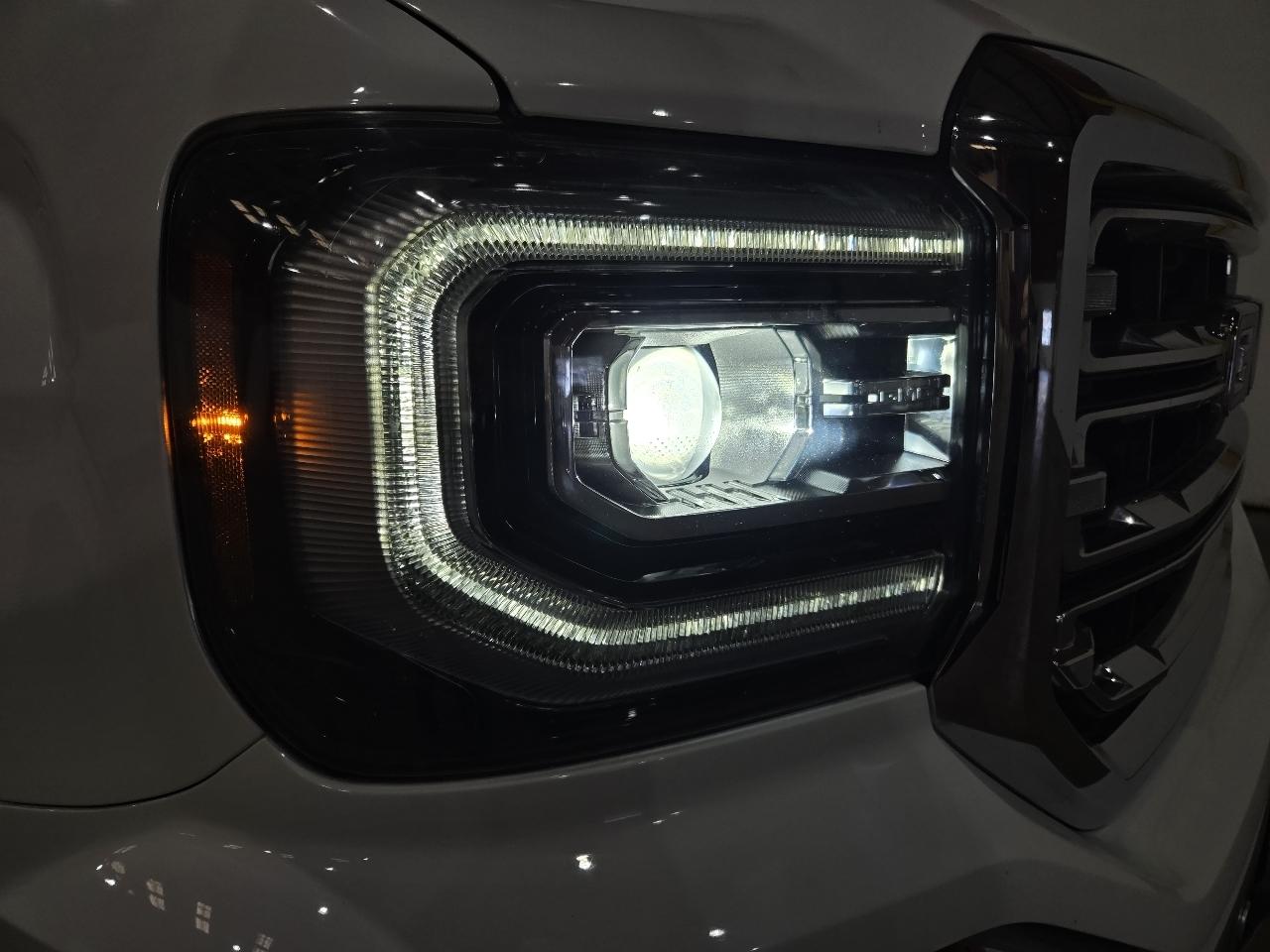GMC Sierra 1500 4WD Crew Cab 143.5" SLT 2018