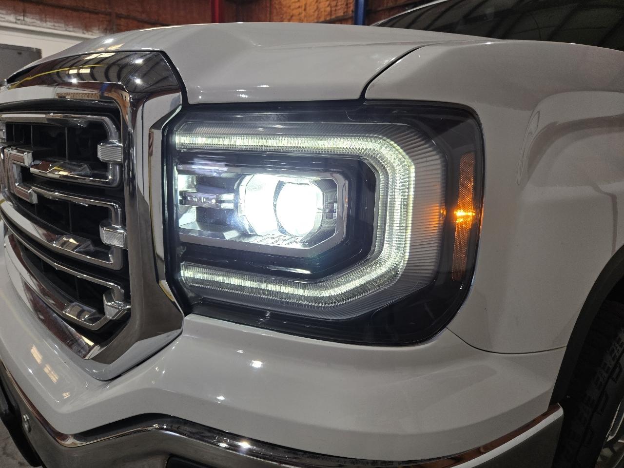 GMC Sierra 1500 4WD Crew Cab 143.5" SLT 2018