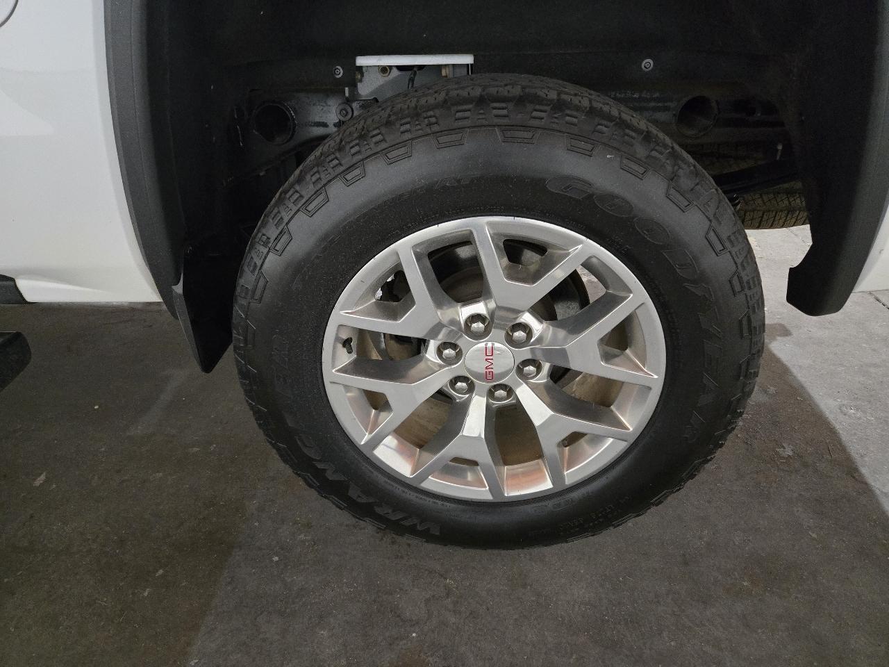 GMC Sierra 1500 4WD Crew Cab 143.5" SLT 2018