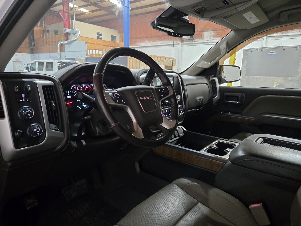 GMC Sierra 1500 4WD Crew Cab 143.5" SLT 2018