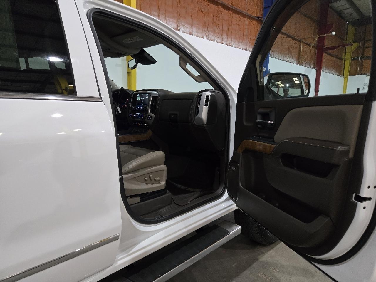 GMC Sierra 1500 4WD Crew Cab 143.5" SLT 2018
