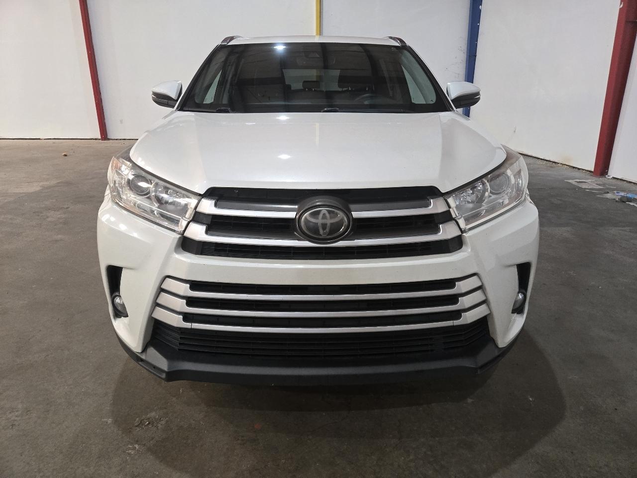 Toyota Highlander photo 2