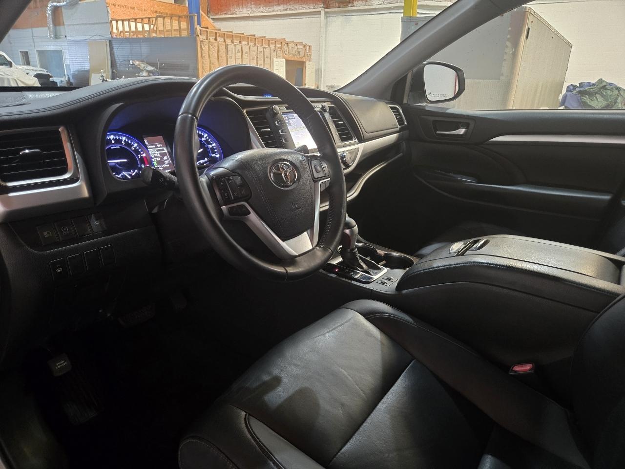 Toyota Highlander photo 7