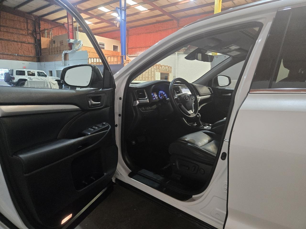 Toyota Highlander photo 16