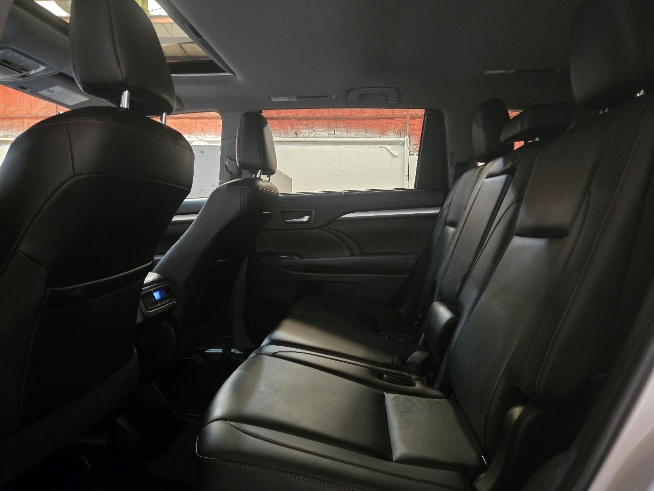 Toyota Highlander photo 9
