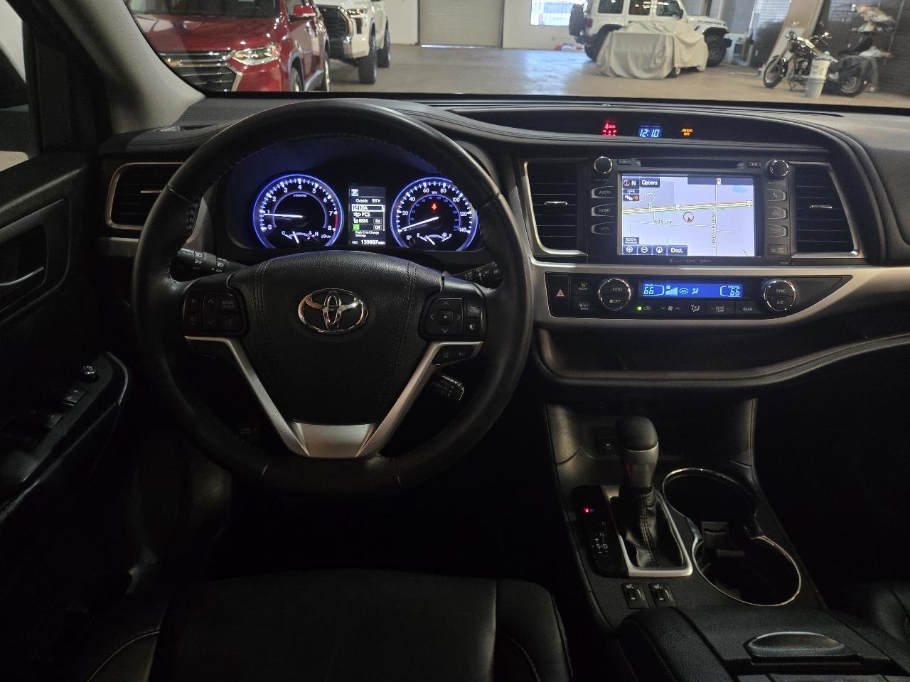 Toyota Highlander photo 5