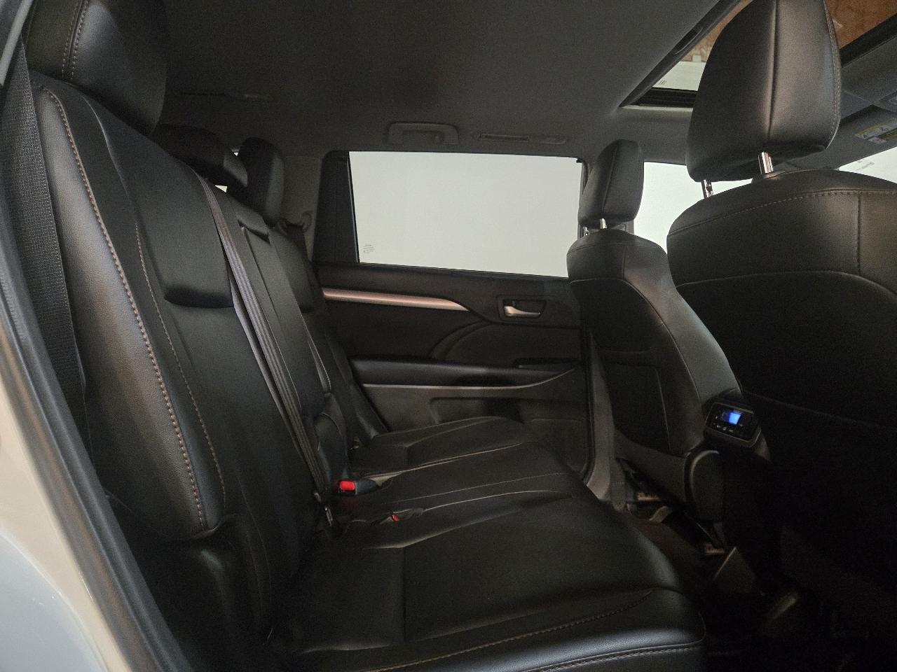 Toyota Highlander photo 8