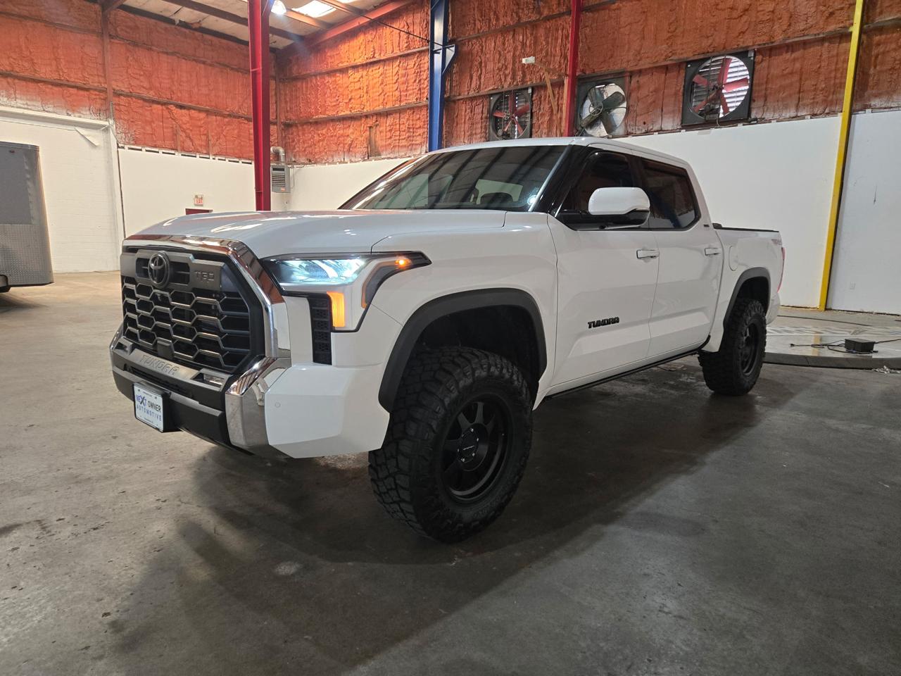 Toyota Tundra 4WD SR5 CrewMax 5.5' Bed (Natl) 2022