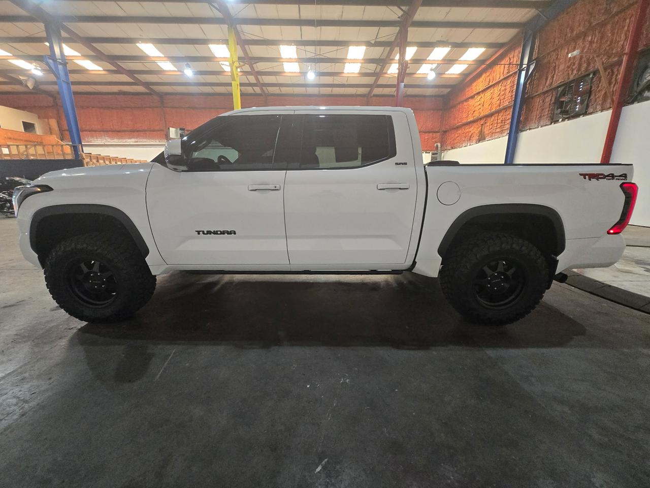 Toyota Tundra 4WD SR5 CrewMax 5.5' Bed (Natl) 2022