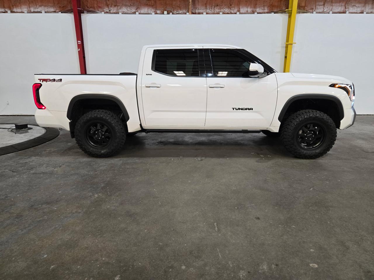 Toyota Tundra 4WD SR5 CrewMax 5.5' Bed (Natl) 2022