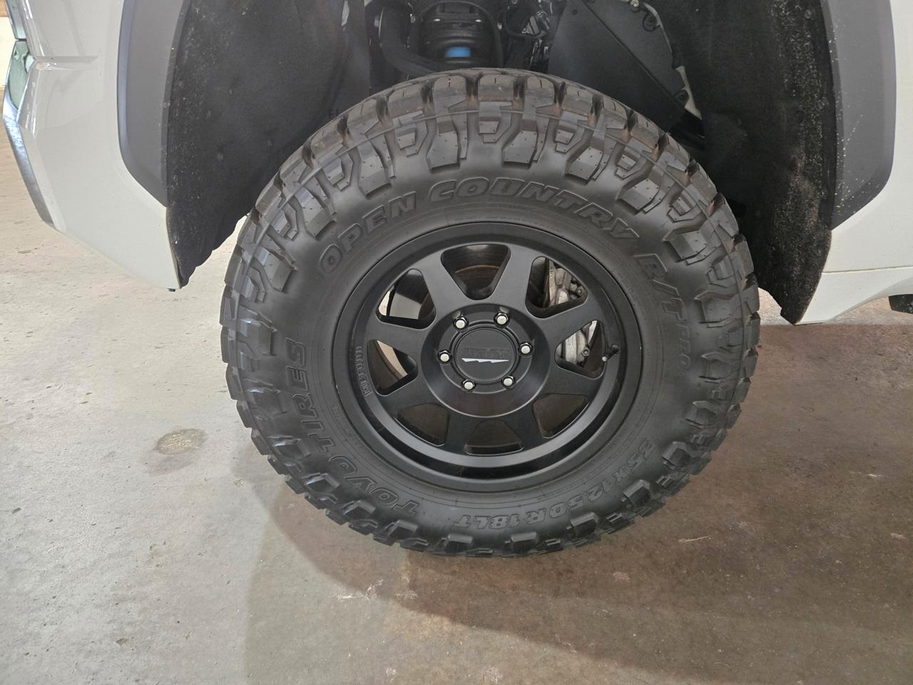 Toyota Tundra 4WD SR5 CrewMax 5.5' Bed (Natl) 2022