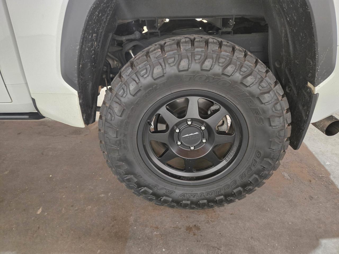Toyota Tundra 4WD SR5 CrewMax 5.5' Bed (Natl) 2022