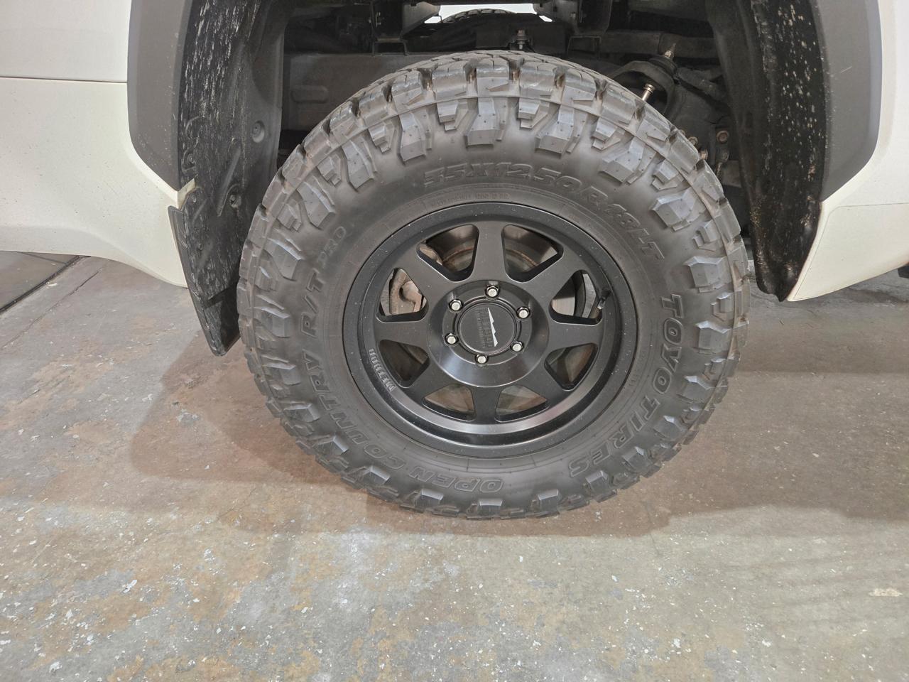 Toyota Tundra 4WD SR5 CrewMax 5.5' Bed (Natl) 2022