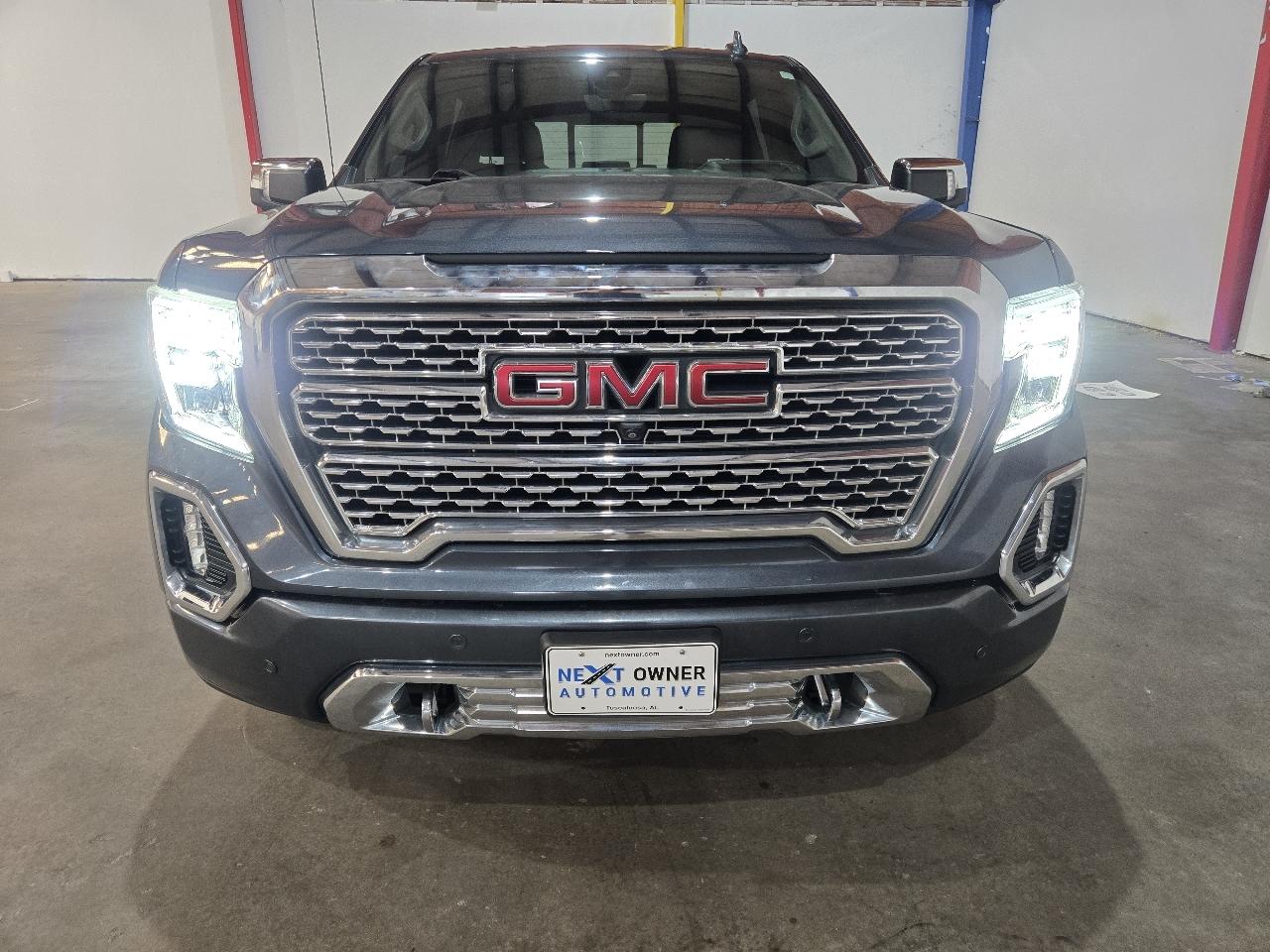 GMC Sierra photo 2
