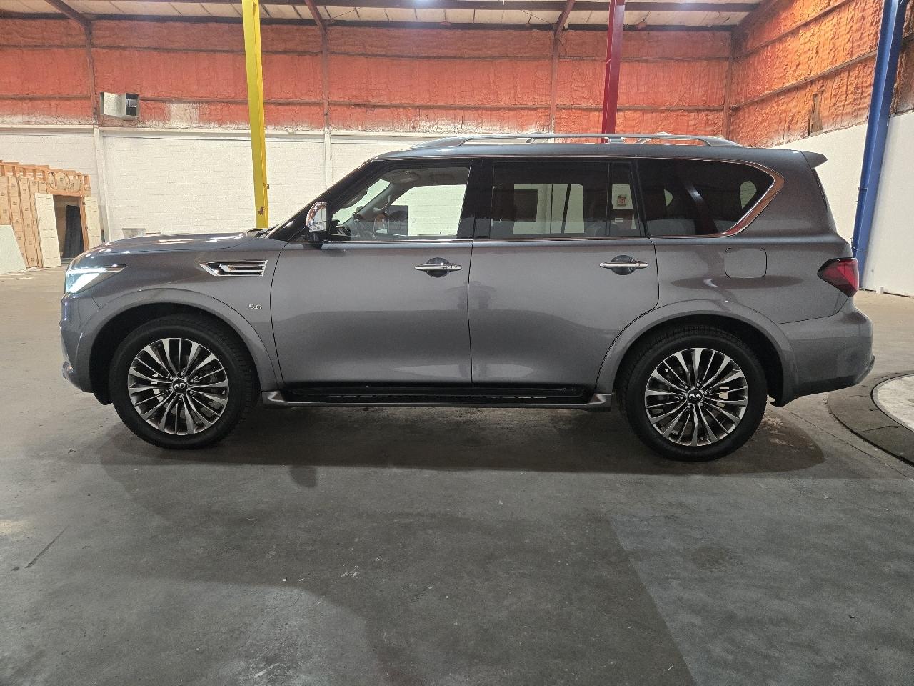 Infiniti QX80 photo 4