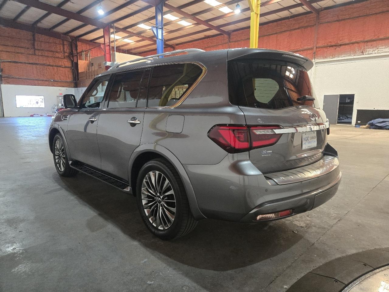 Infiniti QX80 photo 6
