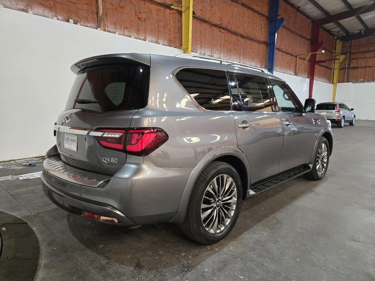 Infiniti QX80 photo 7