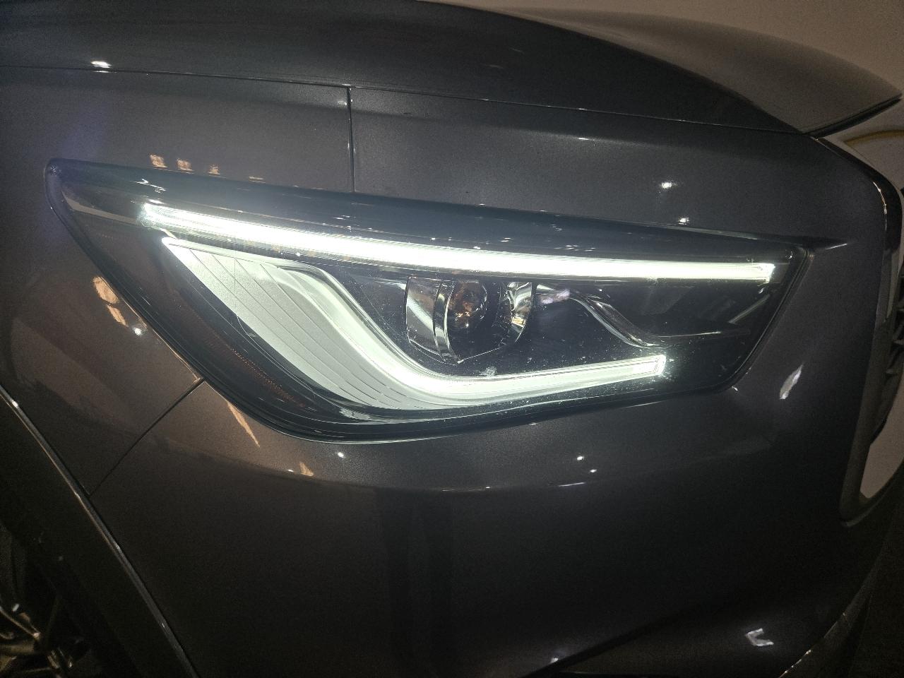 Infiniti QX80 photo 8