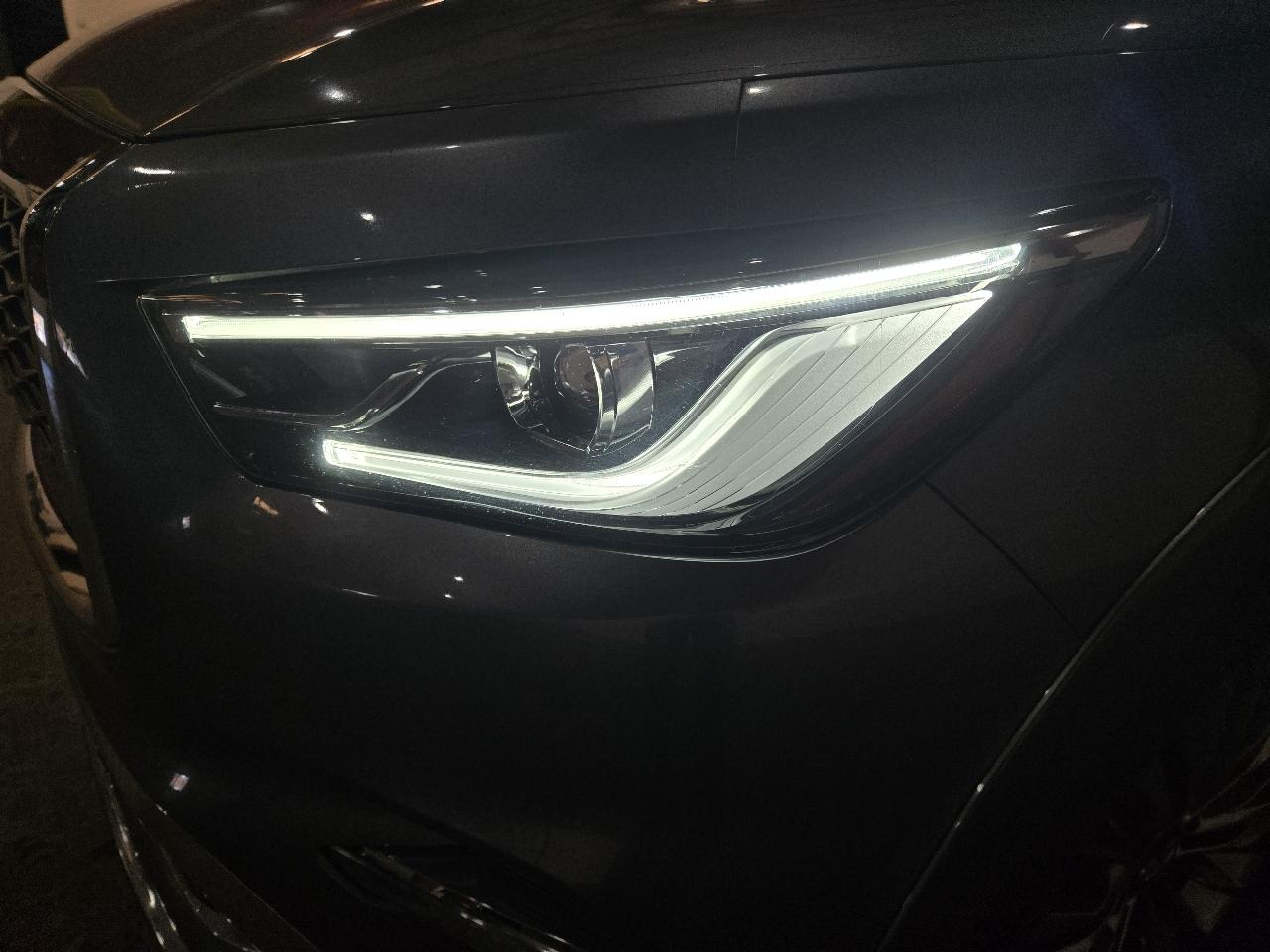 Infiniti QX80 photo 12