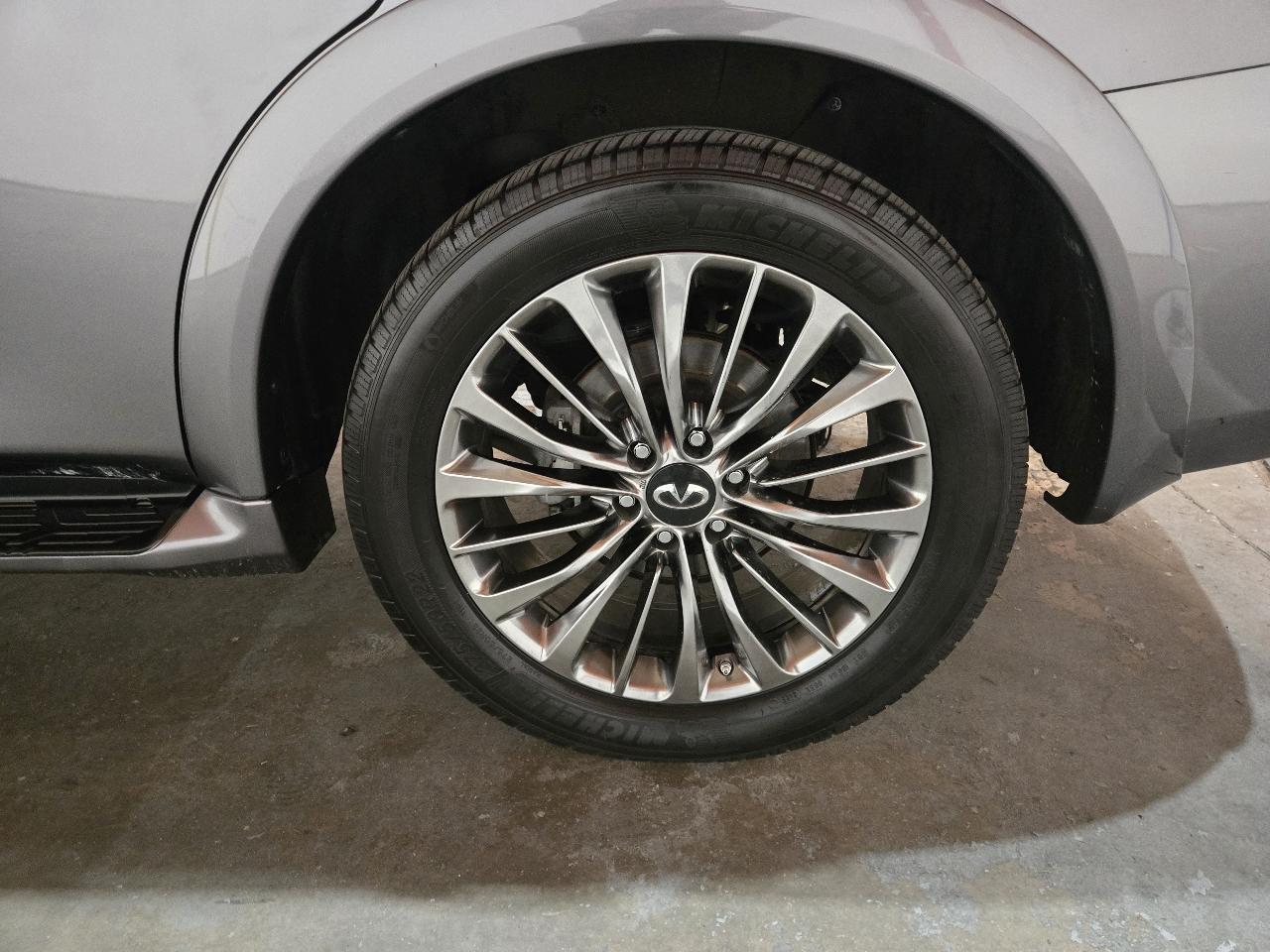 Infiniti QX80 photo 13