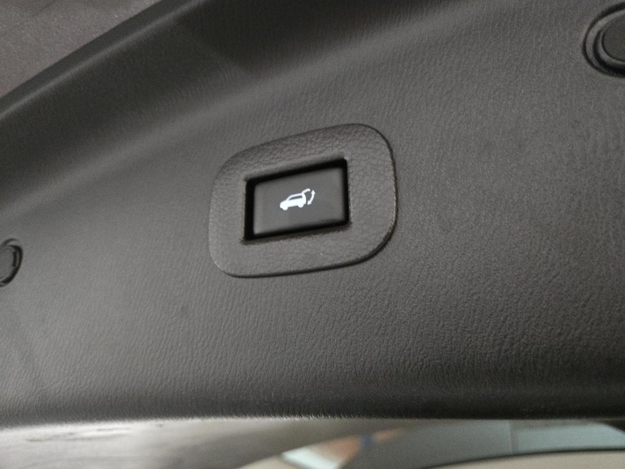 Infiniti QX80 photo 14