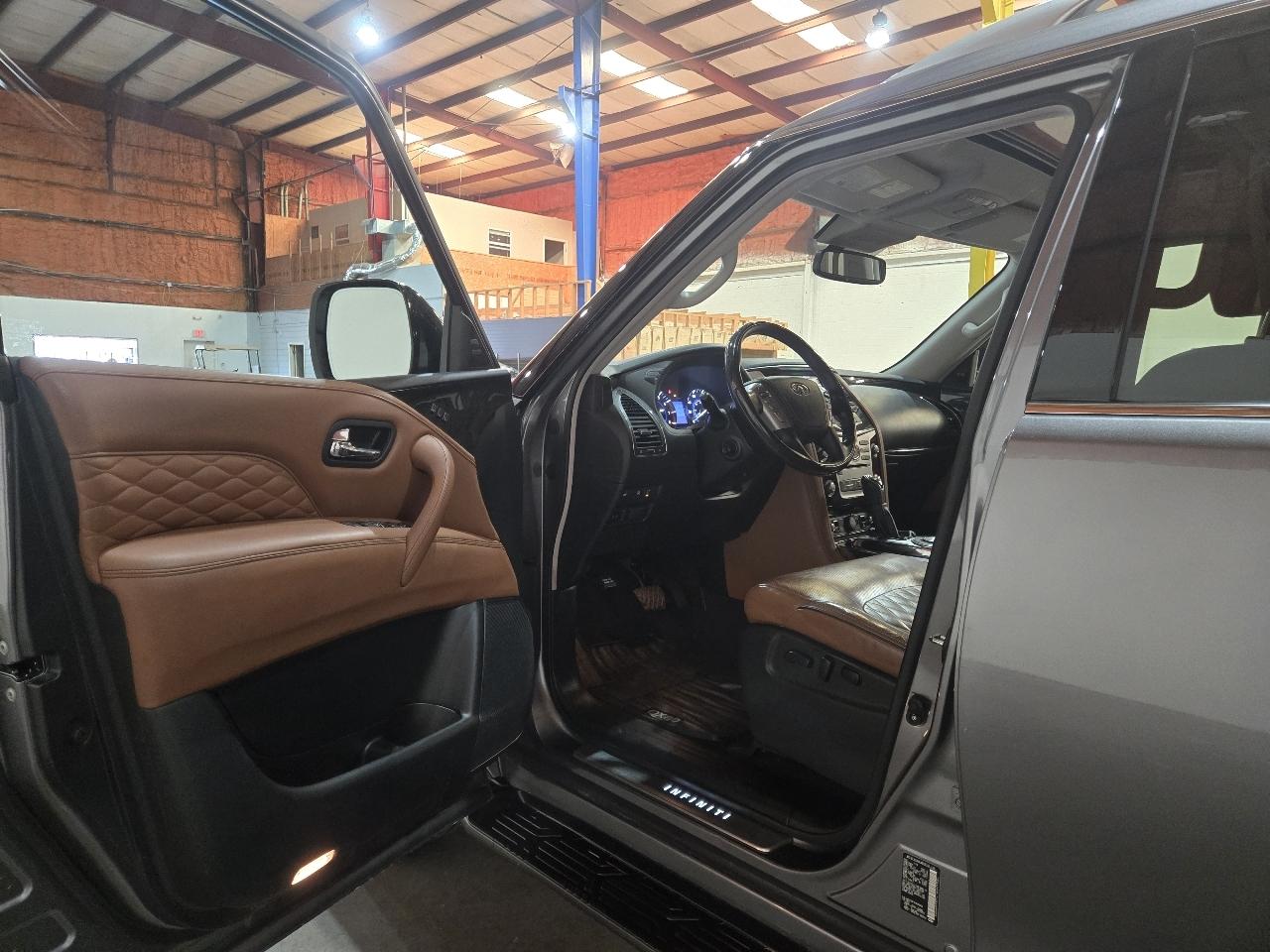 Infiniti QX80 photo 17